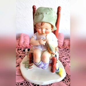 VNT 1986 Knitting Time Figurine The Heirloom Tradition